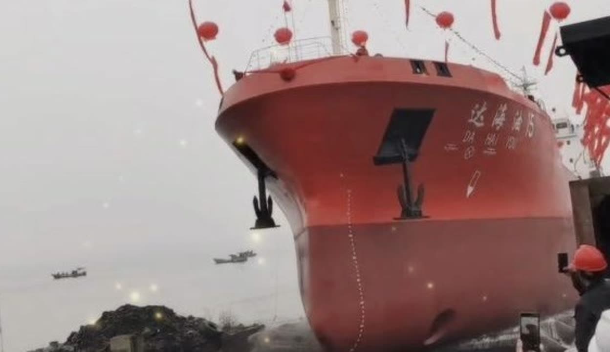 賀&ldquo;達海油15&rdquo;船氣囊上排下水吉水接水順利#達海油15#氣囊下水#船舶下水#船用氣囊