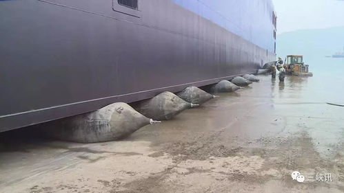 多圖曝光143米“河?！毕滤?，場面霸氣！船舶上排下水氣囊顯神威